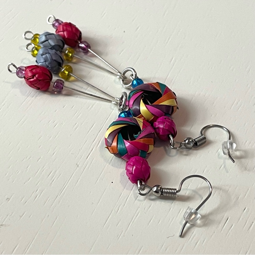 🚨🚨FINAL SALE!!!!🚨🚨 Woven dangle wreath pierced earrings Day of The Dead colorful - Picture 4 of 9